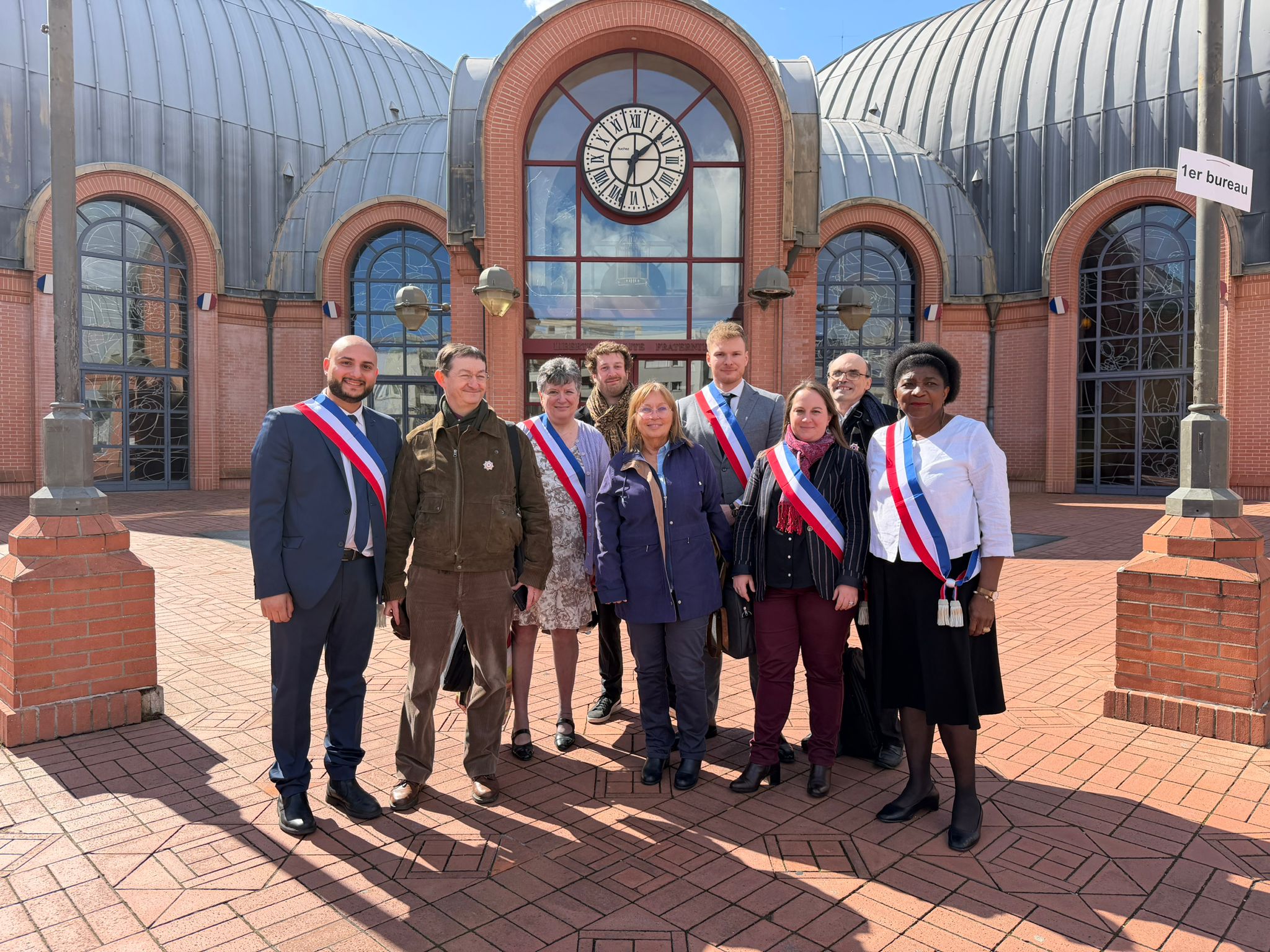 Les élu·e·s socialistes de Vitry-sur-Seine réuni·e·s avec leurs écharpes tricolores après les élections municipales de mars 2026